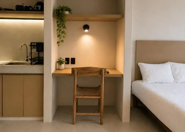 Romantic Jungle Studio, Rooftop Pool & Lounge Apartment